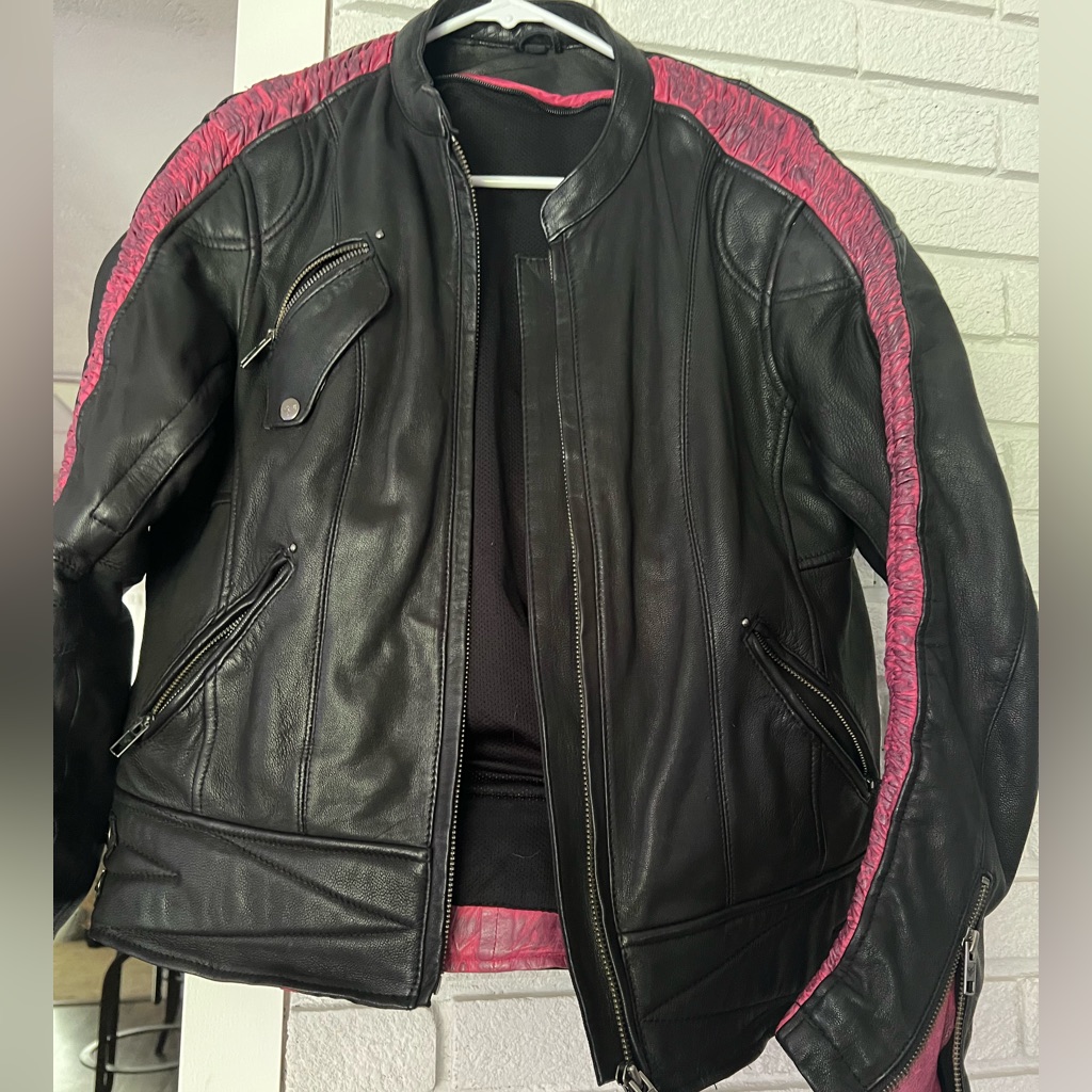 Leather Women’s Motorcycle Jacket. 100 Percent Natural Leather. Black Size L